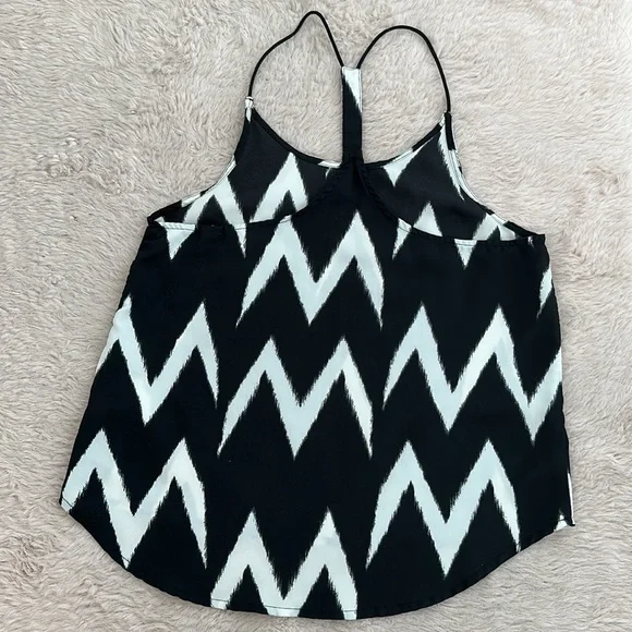 EUC H&M Black and White Patterned Tank - Picture 2 of 3